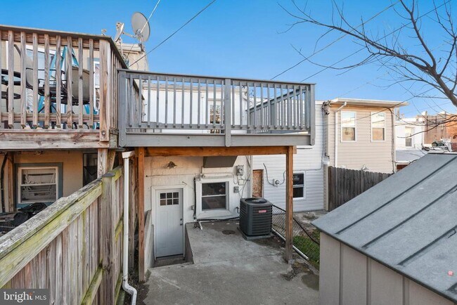 Building Photo - 3339 Paine St