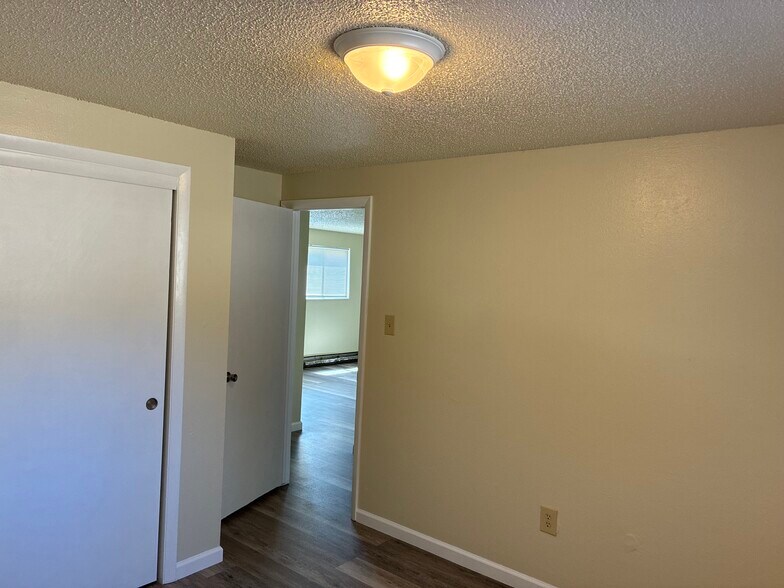 Bedroom 1 with closet - 4710 Scenic Cir