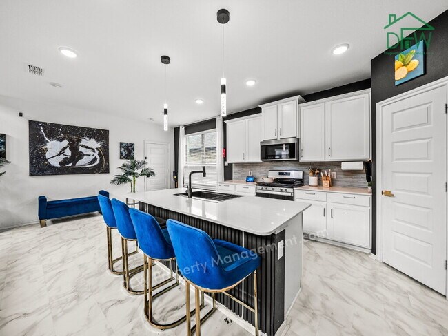 Building Photo - Spacious 4-Bedroom Home with 2-Car Garage & Resort-Style Community Amenities