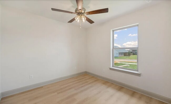 Building Photo - 382 Mary Cir