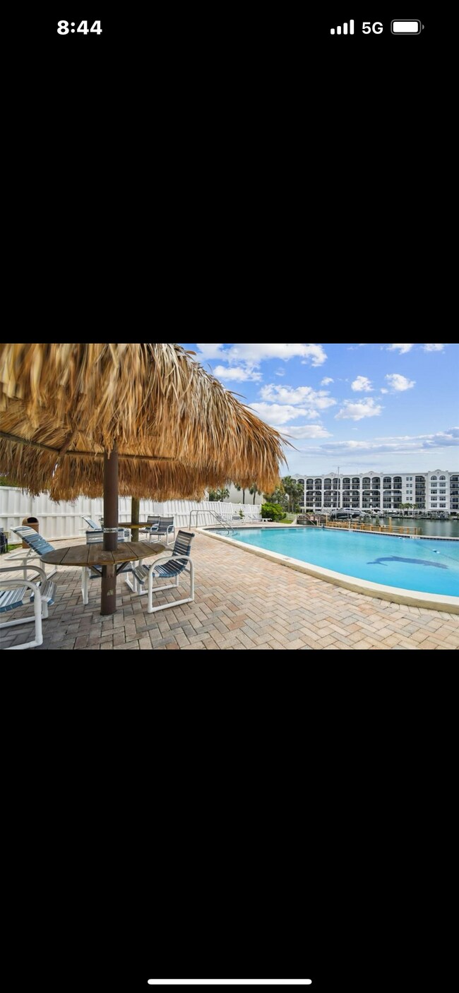 Building Photo - 255 Dolphin Point