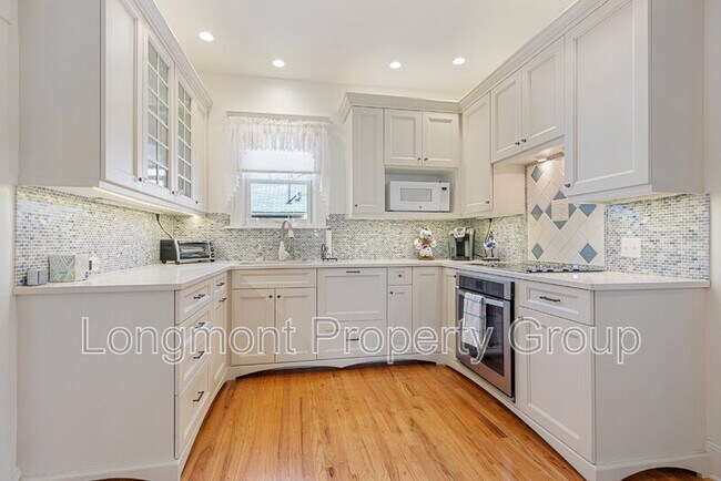 Building Photo - 632 Bross St