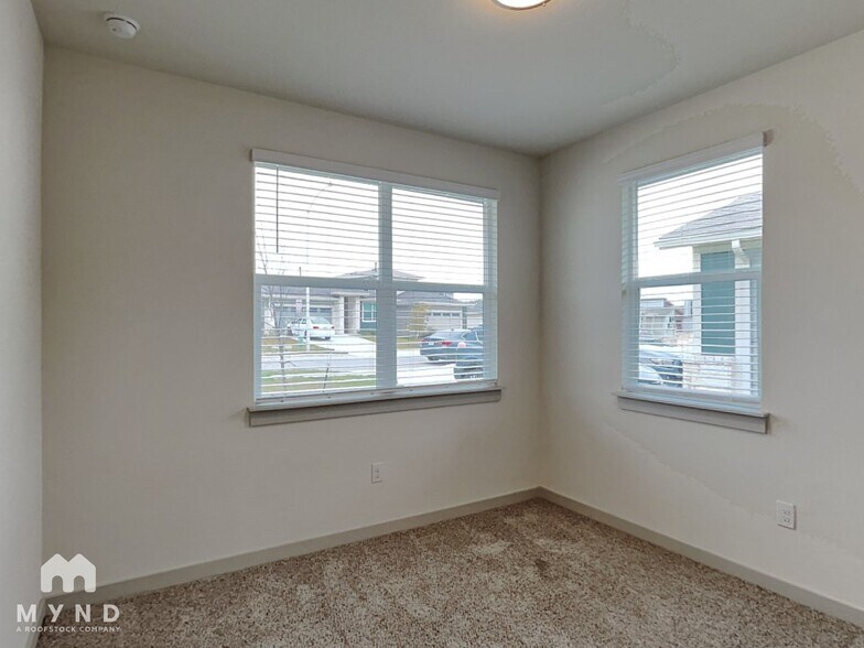 Building Photo - 10713 Fulton Ave