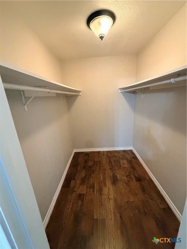 Building Photo - 208 Uhland Rd