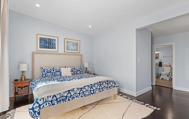 Building Photo - Beautiful 2 Bedroom Home on Verbeke St