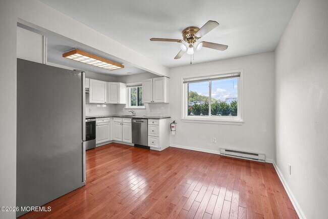 Building Photo - 330 Shore Dr