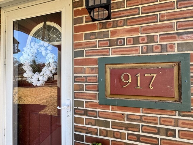 Building Photo - Available NOW! Lakefront 4 Bedroom/2 Bath Home, Pet-Friendly, Fenced Yard, Great School Zones!