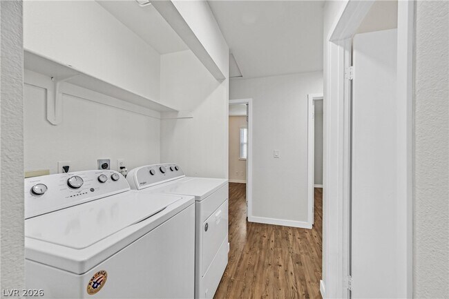 Building Photo - 592 Macbrey Dr