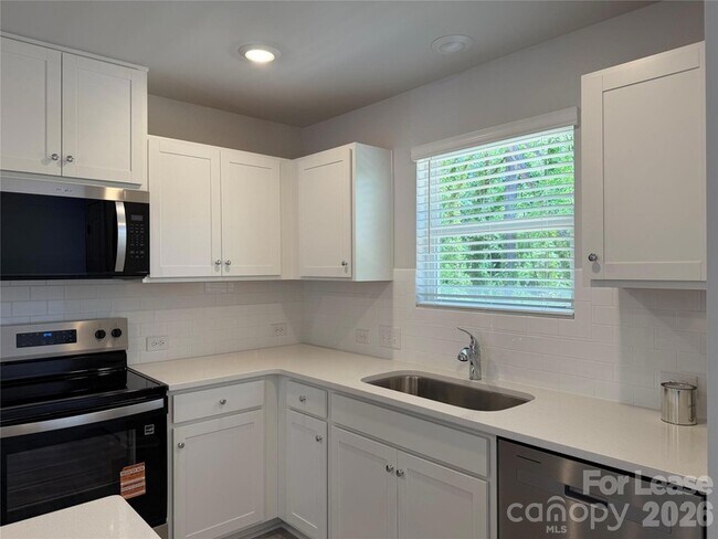 Building Photo - 1207 Suncrest Ave