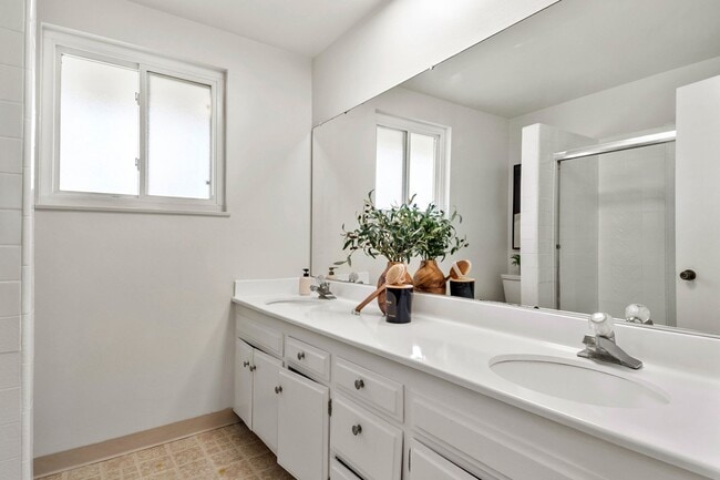 Building Photo - 700 S Yorba St