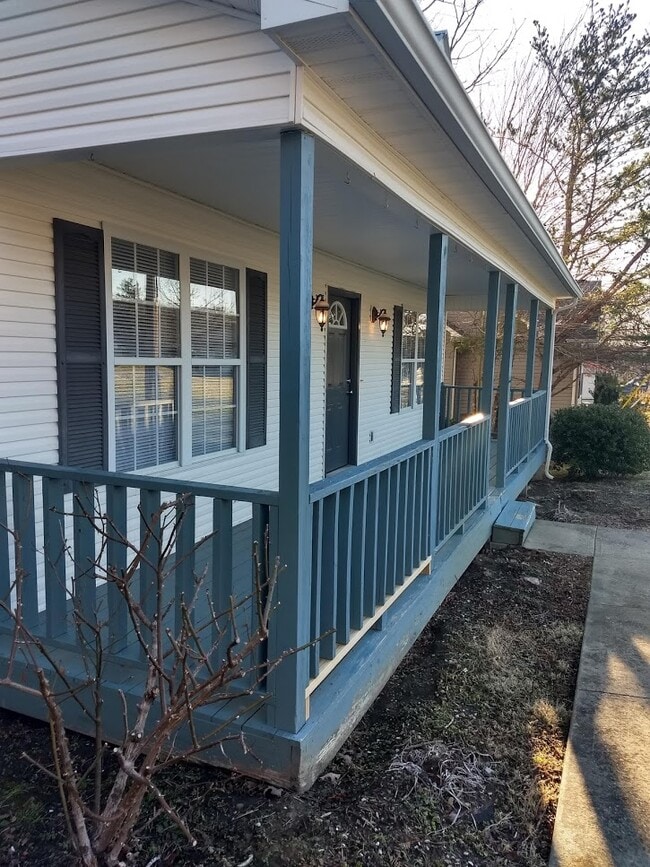 Building Photo - 98 Russell Ln