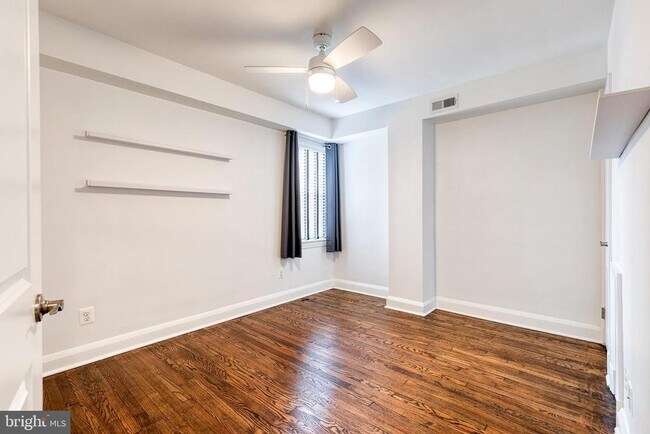 Building Photo - 6843 Dunbar Rd