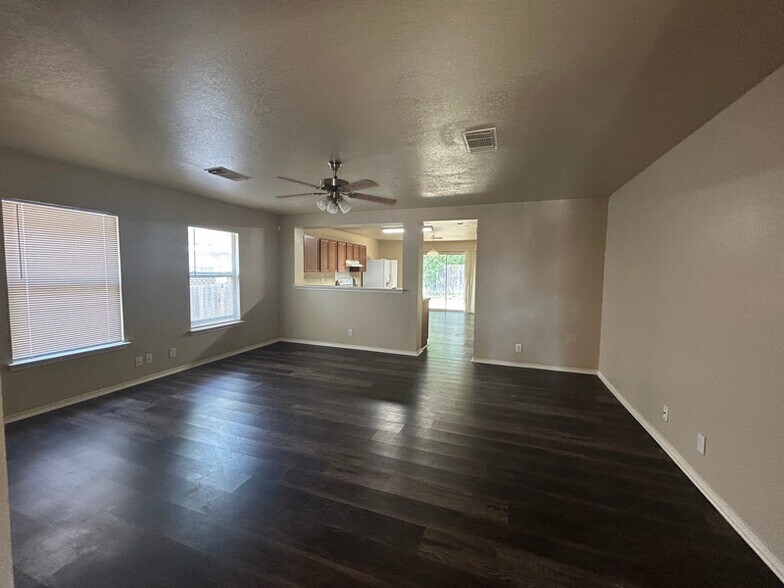 Building Photo - 10139 Amber Flora Dr