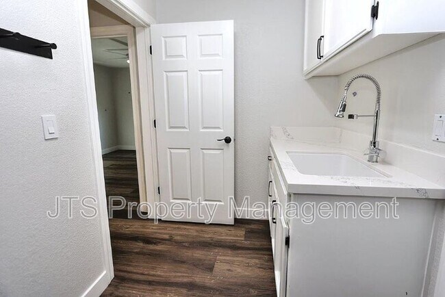 Building Photo - 2696 Prestwick Dr