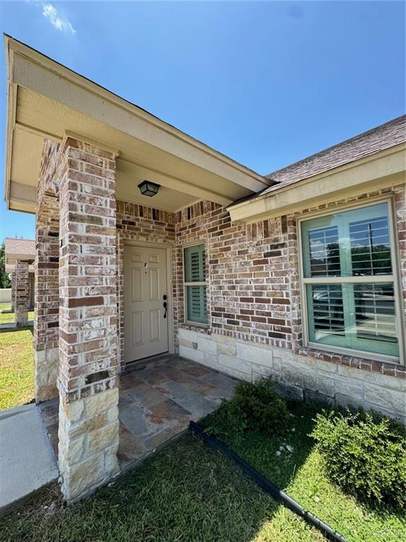 Building Photo - 209 W Mile 14 1/2 N