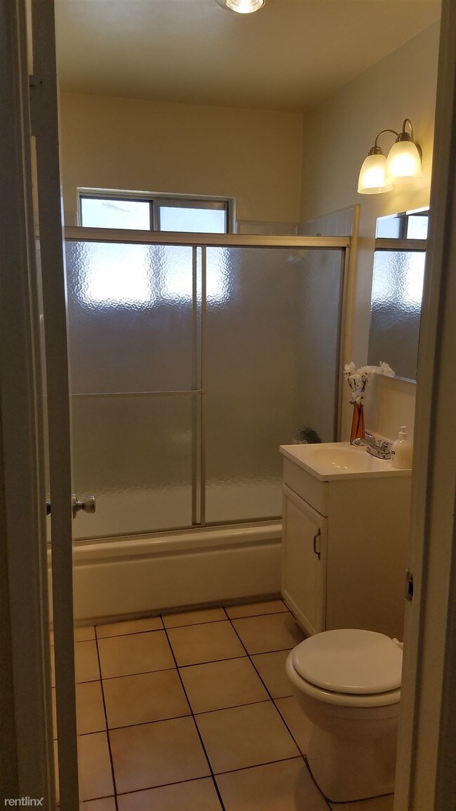 Building Photo - 1 br, 1 bath  - Regency Montclair