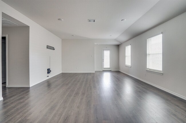 Building Photo - 106 Gallant Fox Ln