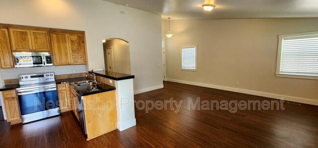 Building Photo - 5140 W Brunmier Dr