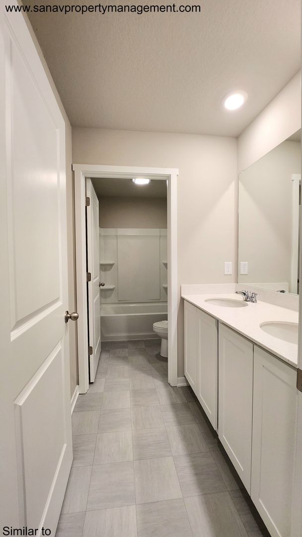 Building Photo - Modern 4BR Home Near Great Western Bike Trail | West Des Moines