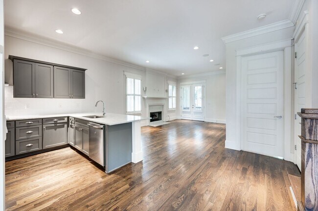 Building Photo - Stunning 4BE/3.5BA home in the heart of Green Hills!