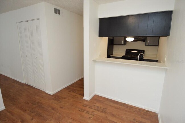 Building Photo - 8425 Cerro Cir