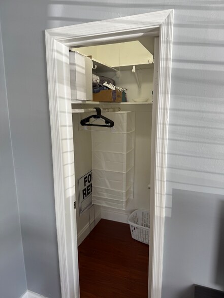 Building Photo - 2419 NE 2nd Ave