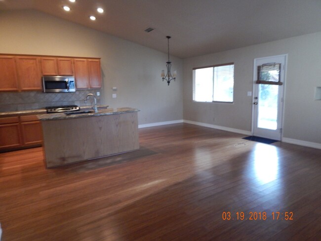 Building Photo - Beautiful Ridgecrest Home, 3 Bedroom + Bon...