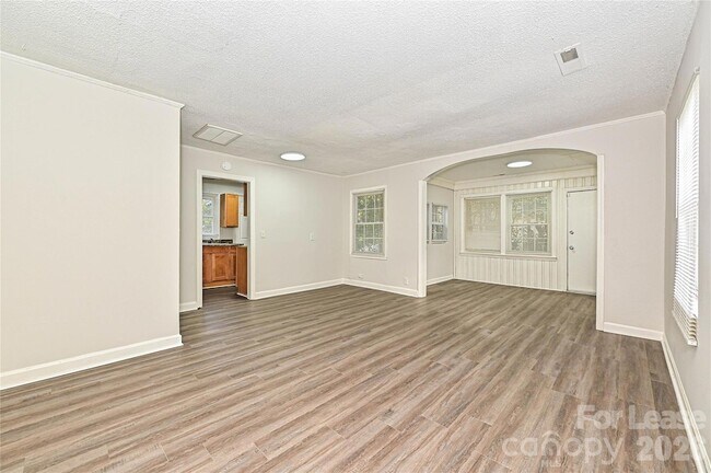 Building Photo - 301 Seldon Dr