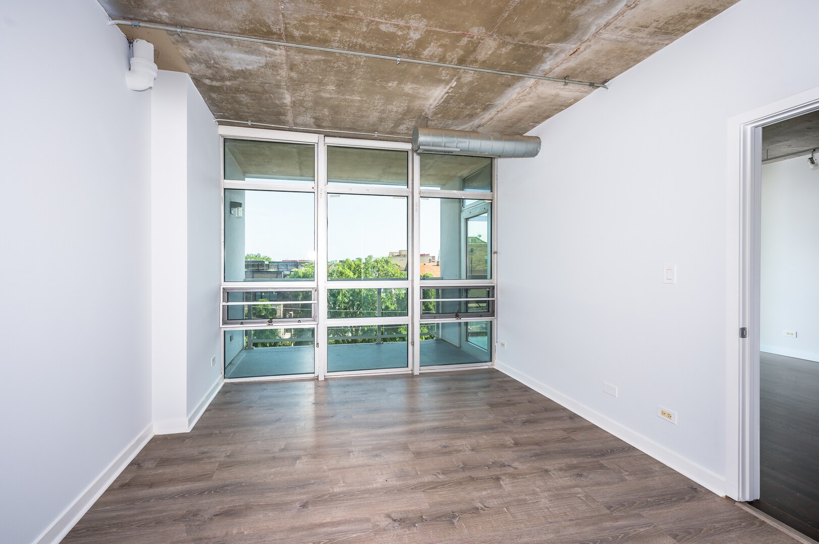 Building Photo - 1610 W Fullerton Ave