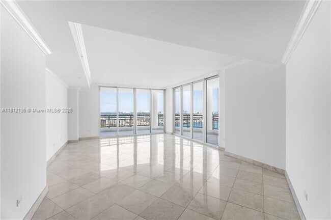 Building Photo - 848 Brickell Key Dr