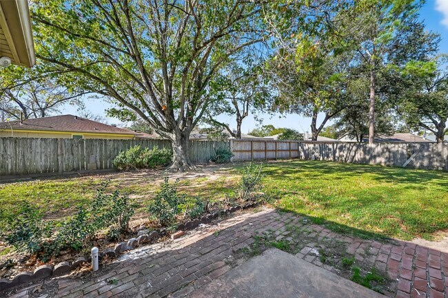 Building Photo - 14035 Utopia Dr