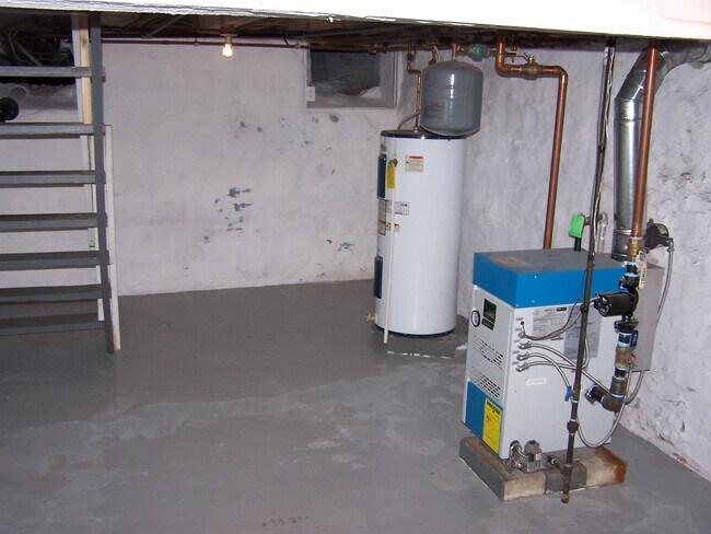 Building Photo - 160 E Penn St