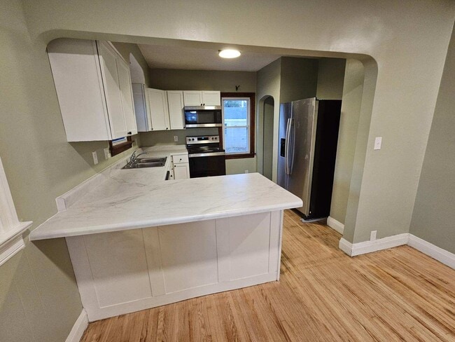 Kitchen - 3029 W Franklin St