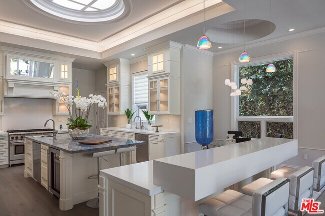 Building Photo - 210 S Westgate Ave