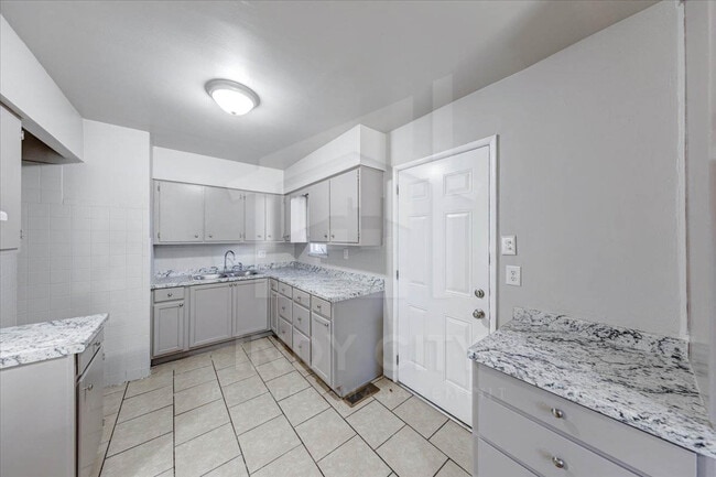 Building Photo - 3224 Welch Dr
