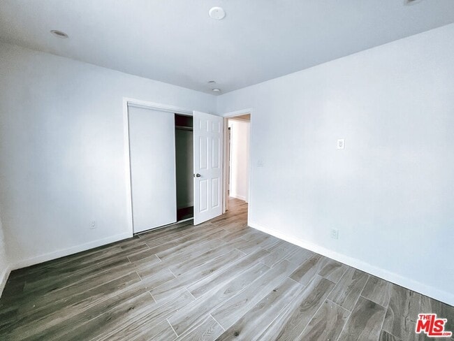 Building Photo - 2450 W 60th St