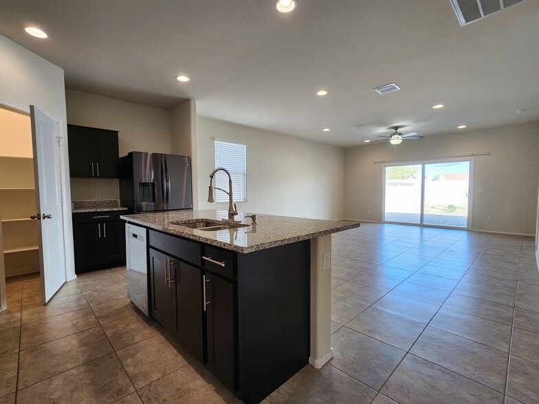 Building Photo - 1058 W Chimes Tower Dr