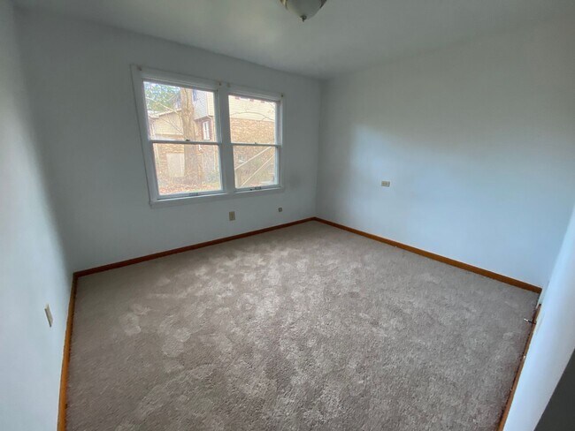 Building Photo - Large 4 Bedroom House, Franklin Regional S...