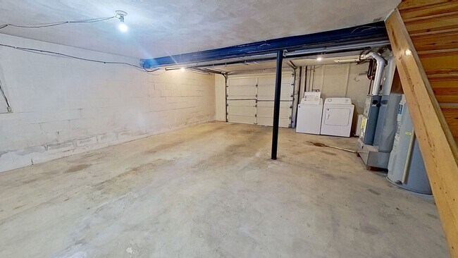 Building Photo - Townhouse Living in York Township with Garage