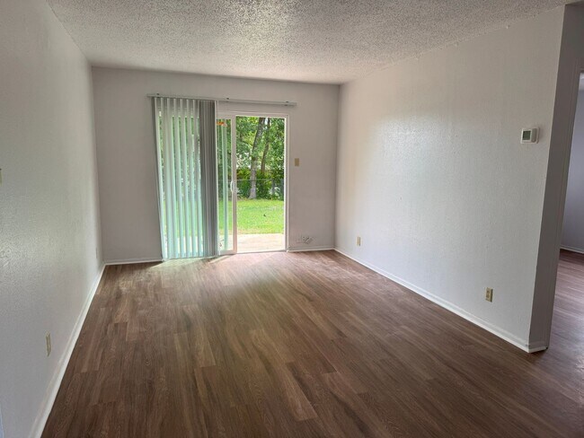 Building Photo - 132 Meadow Way