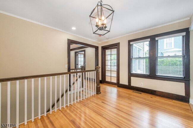 Building Photo - 50 Walnut Crescent