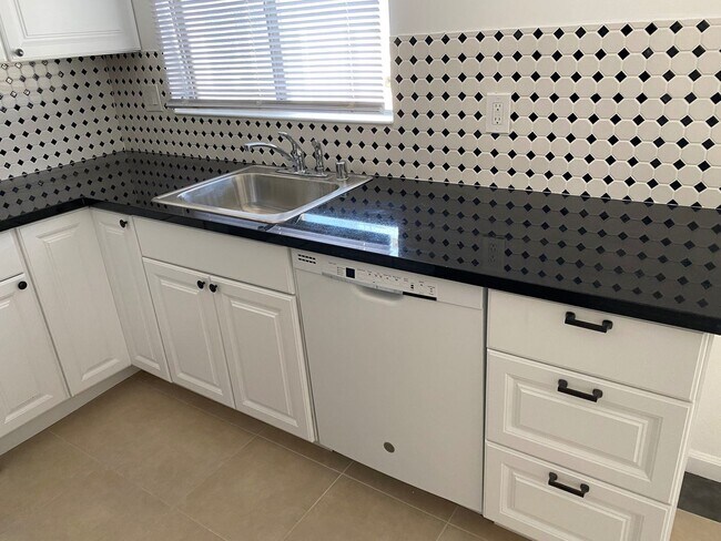 Building Photo - 2017 Murchison Dr