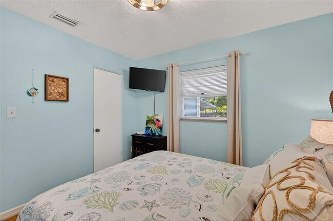 Building Photo - 2444 34th Ave N