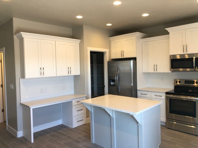 Building Photo - 655 S Malorie Wy