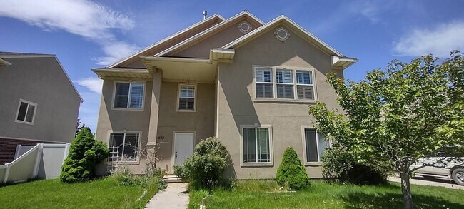 Building Photo - Beautiful 2 Story Home w attached 2 car ga...