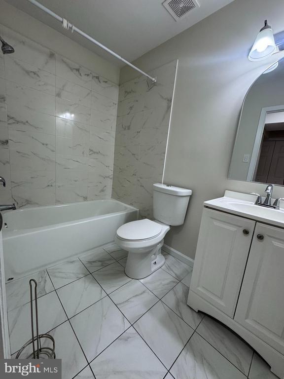 Primary Photo - 1023 Oakwood Dr