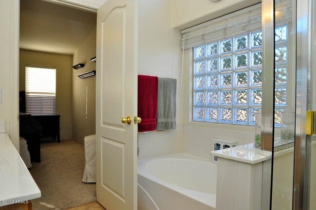 Building Photo - 3713 E Monona Dr