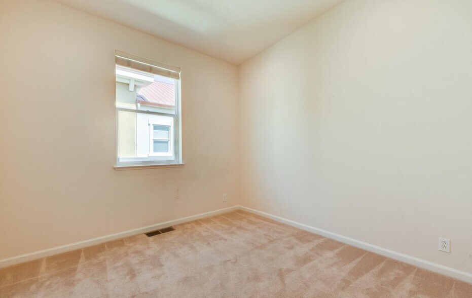 Building Photo - 6541 Bantry Bay St