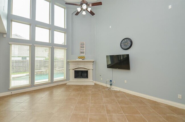 Building Photo - 28722 Maple Red Dr