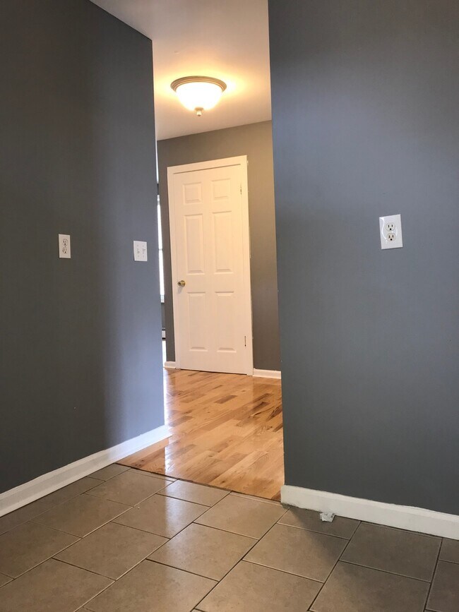 Building Photo - 32 Truman St